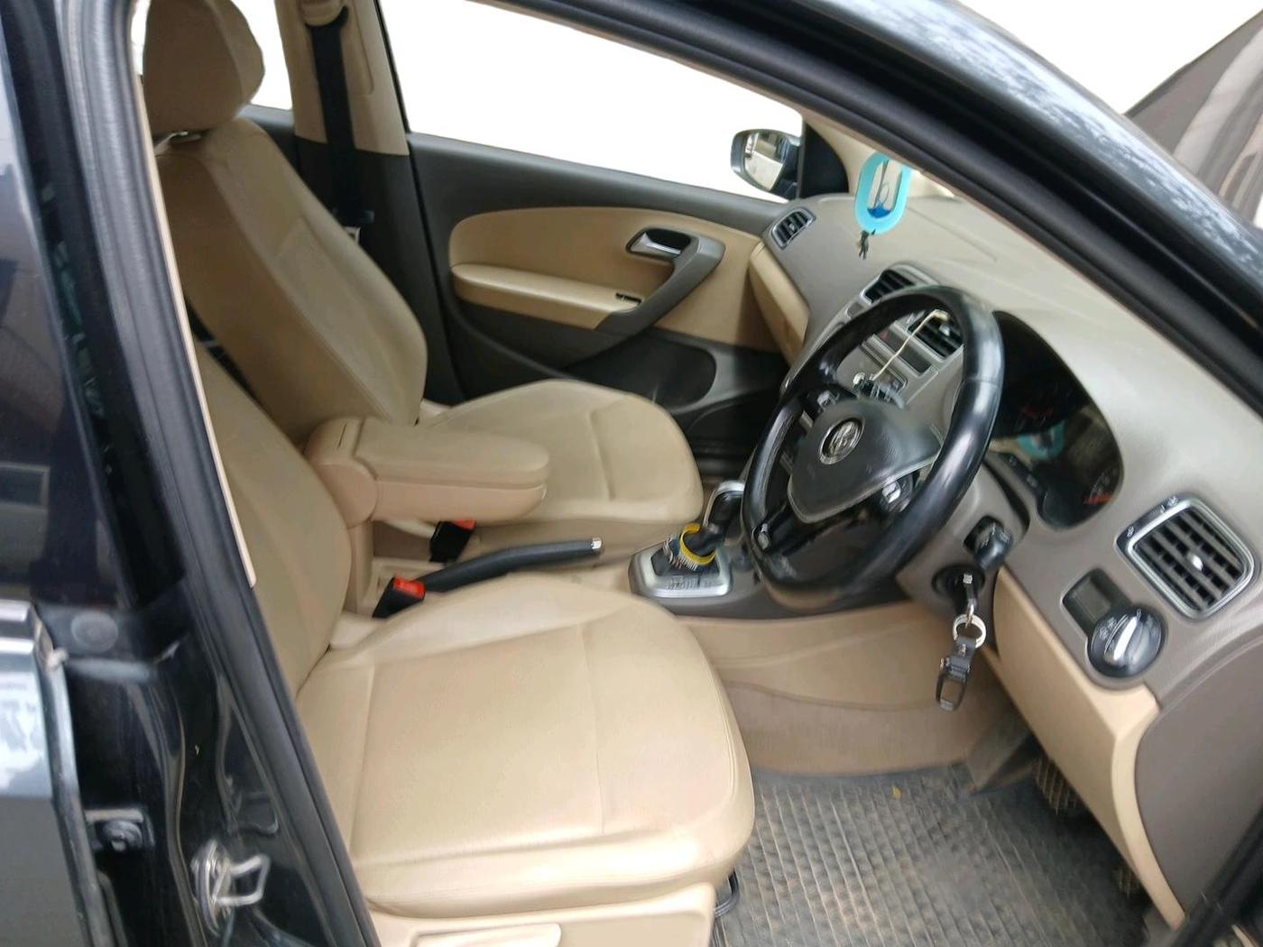 2017 Volkswagen Vento 1.2 TSI HIGHLINE PLUS AT, Petrol, Automatic, 61,365 km, interior