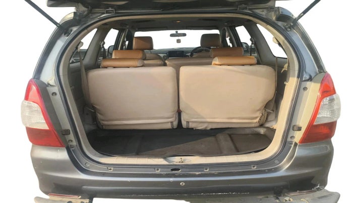 2012 Toyota Innova VX 2.5 8 STR, Diesel, Manual, 2,29,509 km, exterior