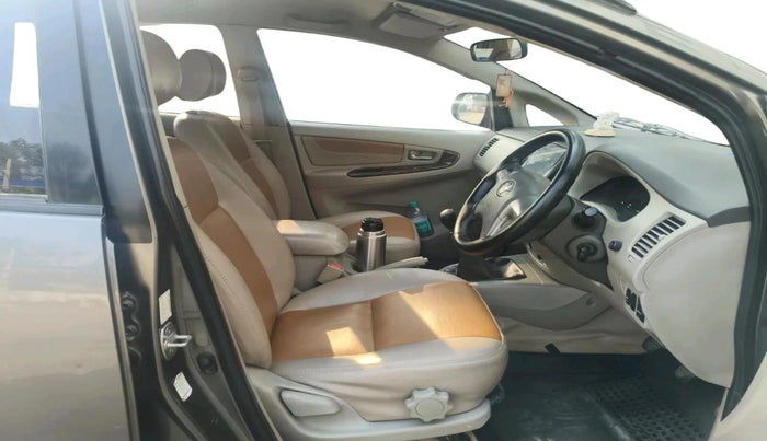 2012 Toyota Innova VX 2.5 8 STR, Diesel, Manual, 2,29,509 km, interior