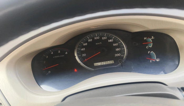 2012 Toyota Innova VX 2.5 8 STR, Diesel, Manual, 2,29,509 km, interior