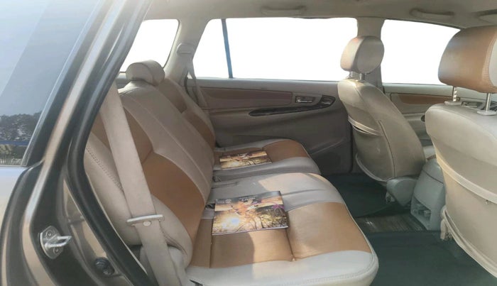 2012 Toyota Innova VX 2.5 8 STR, Diesel, Manual, 2,29,509 km, interior