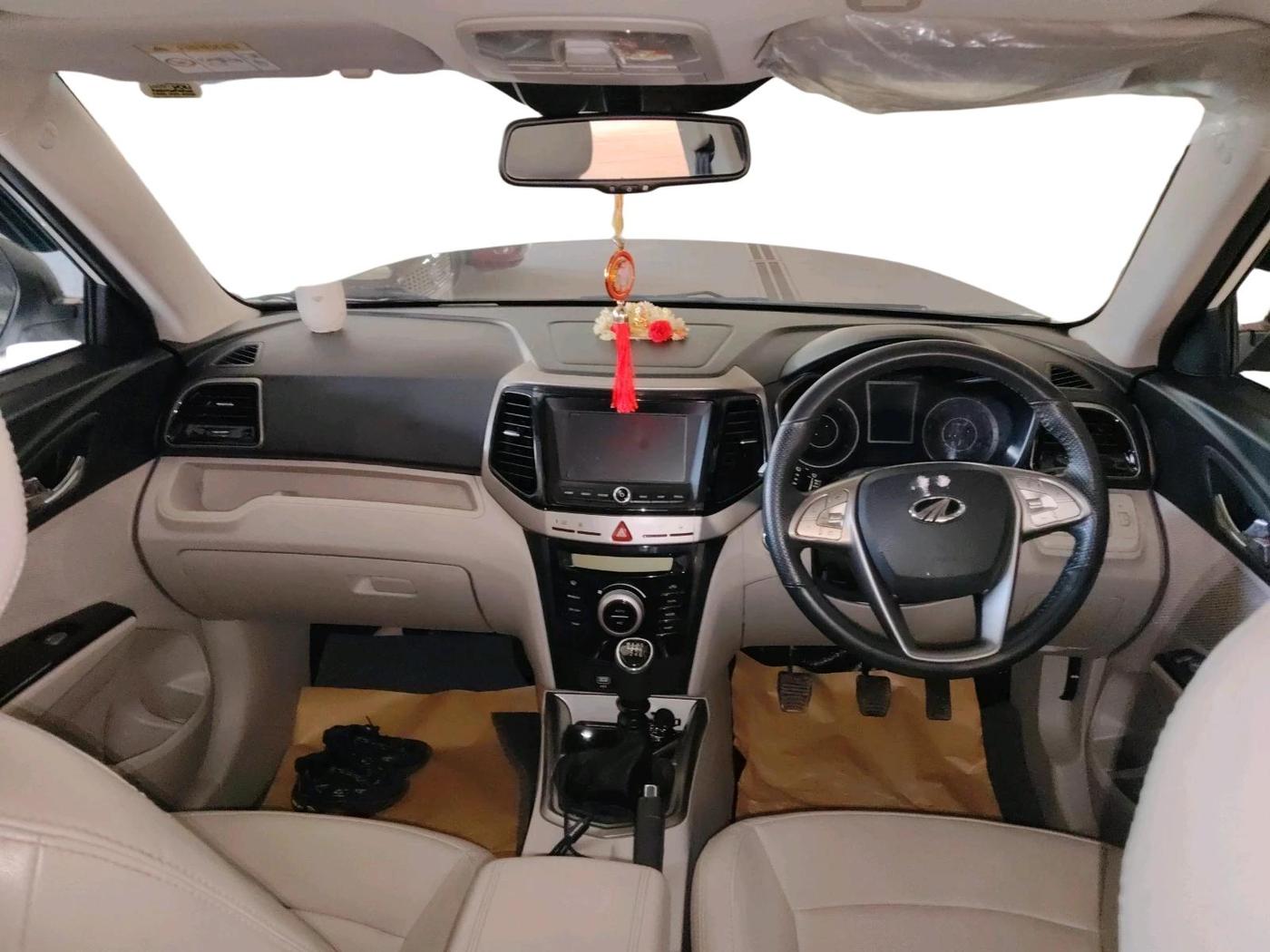 2022 Mahindra XUV300 W8 (O) 1.5 DIESEL, Diesel, Manual, 39,432 km, interior