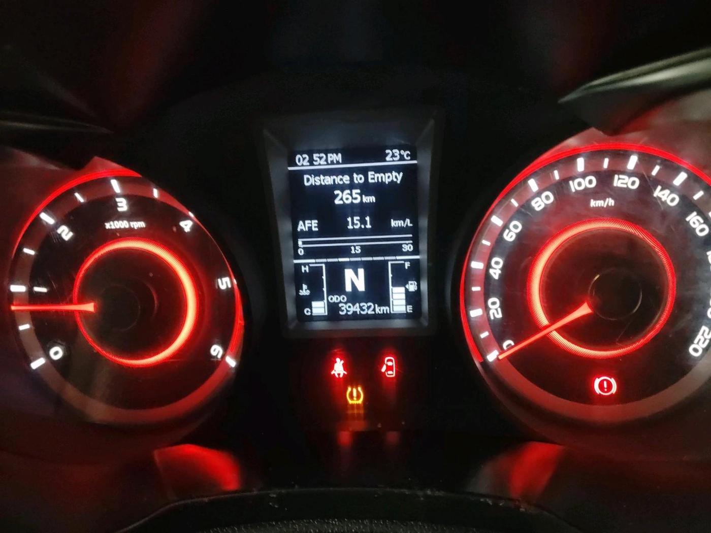 2022 Mahindra XUV300 W8 (O) 1.5 DIESEL, Diesel, Manual, 39,432 km, interior
