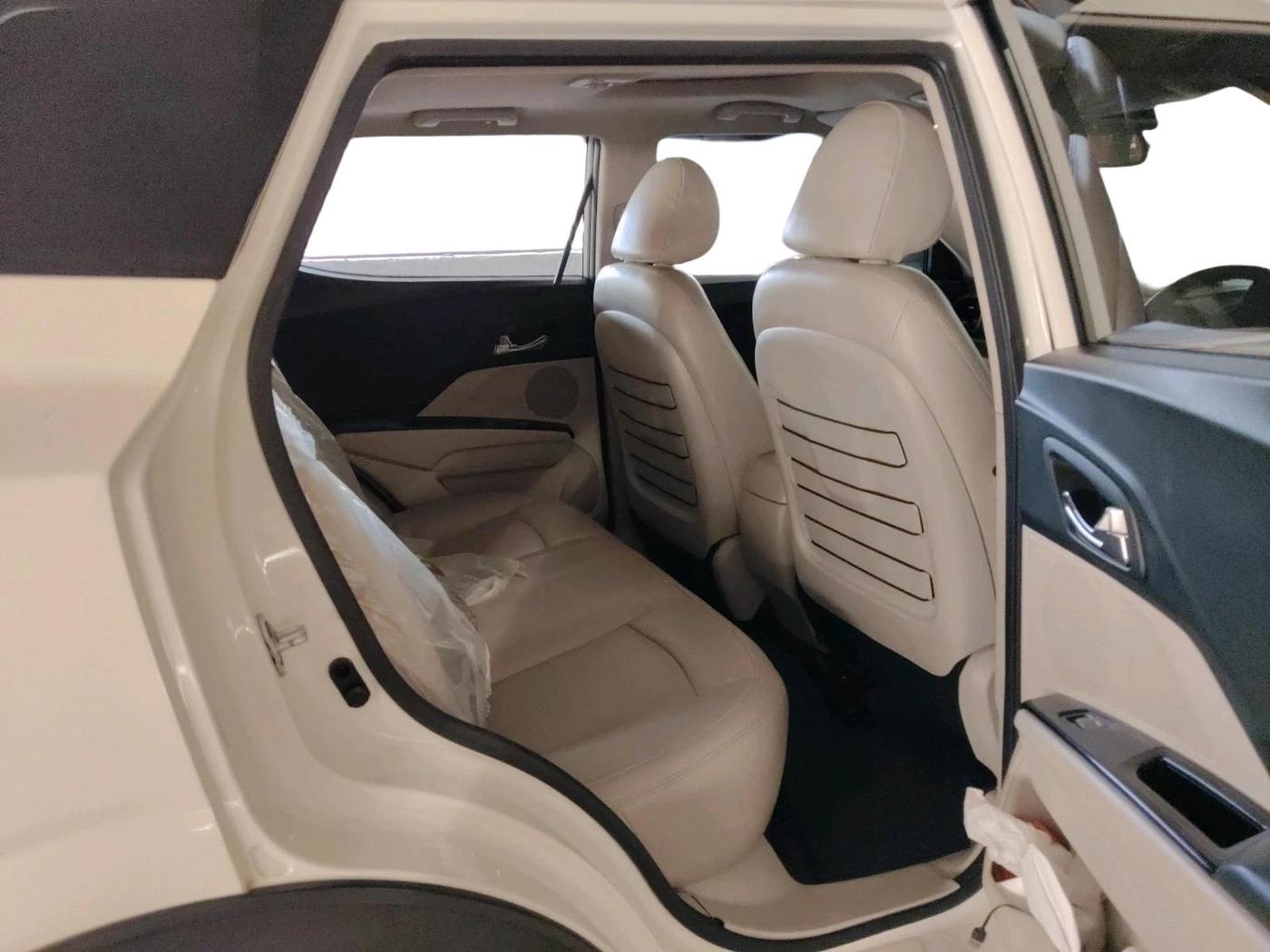 2022 Mahindra XUV300 W8 (O) 1.5 DIESEL, Diesel, Manual, 39,432 km, interior
