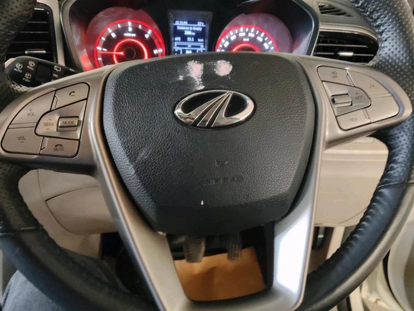 2022 Mahindra XUV300 W8 (O) 1.5 DIESEL, Diesel, Manual, 39,432 km, interior