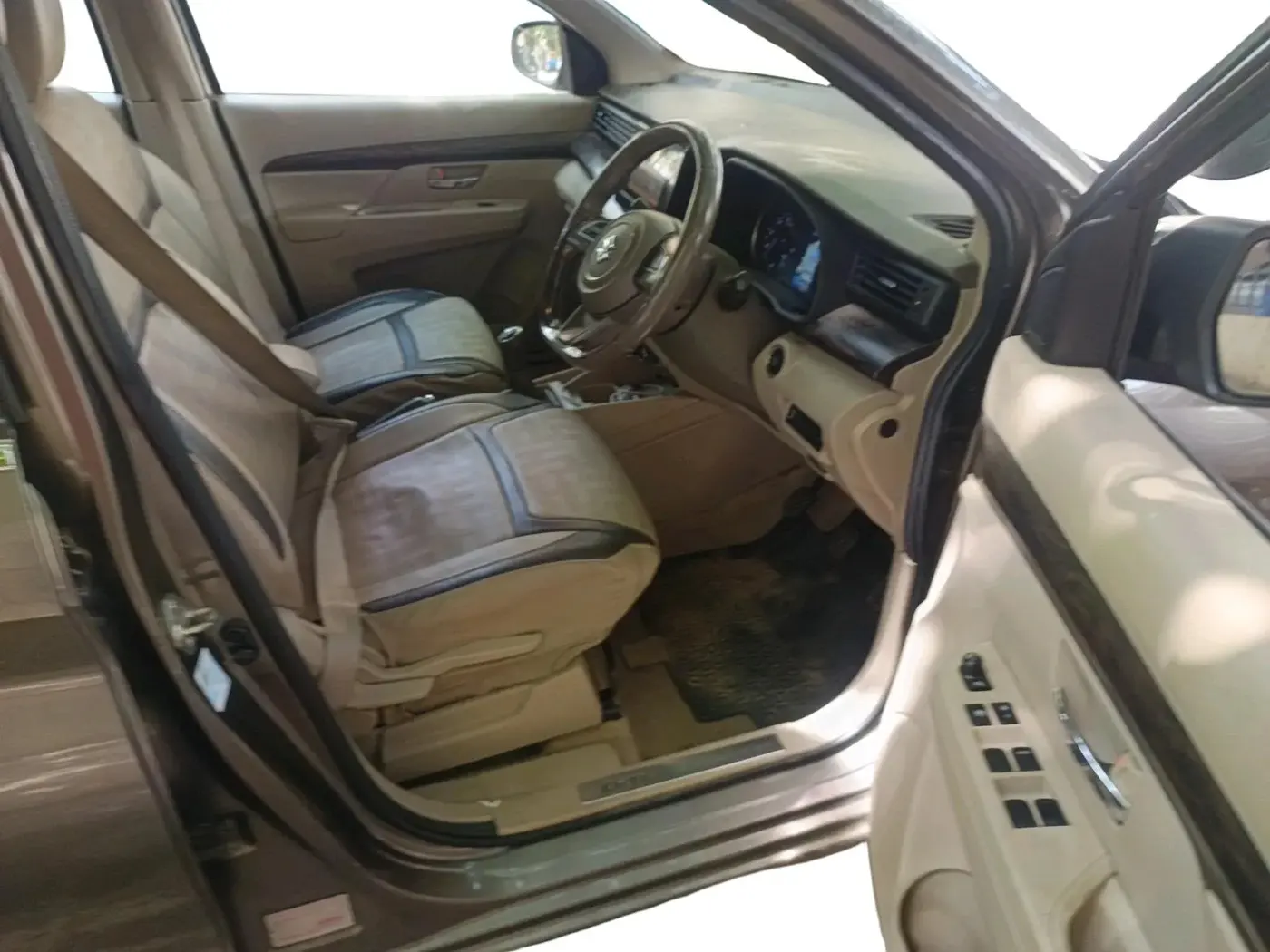 2020 Maruti Ertiga ZXI+ SHVS, Petrol, Manual, 80,421 km, interior
