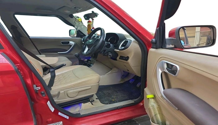 2017 Mahindra TUV300 T8, Diesel, Manual, 70,429 km, interior