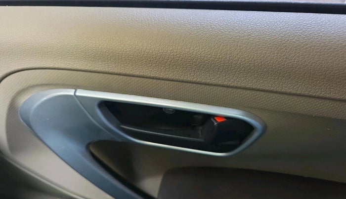 2017 Mahindra TUV300 T8, Diesel, Manual, 70,429 km, interior