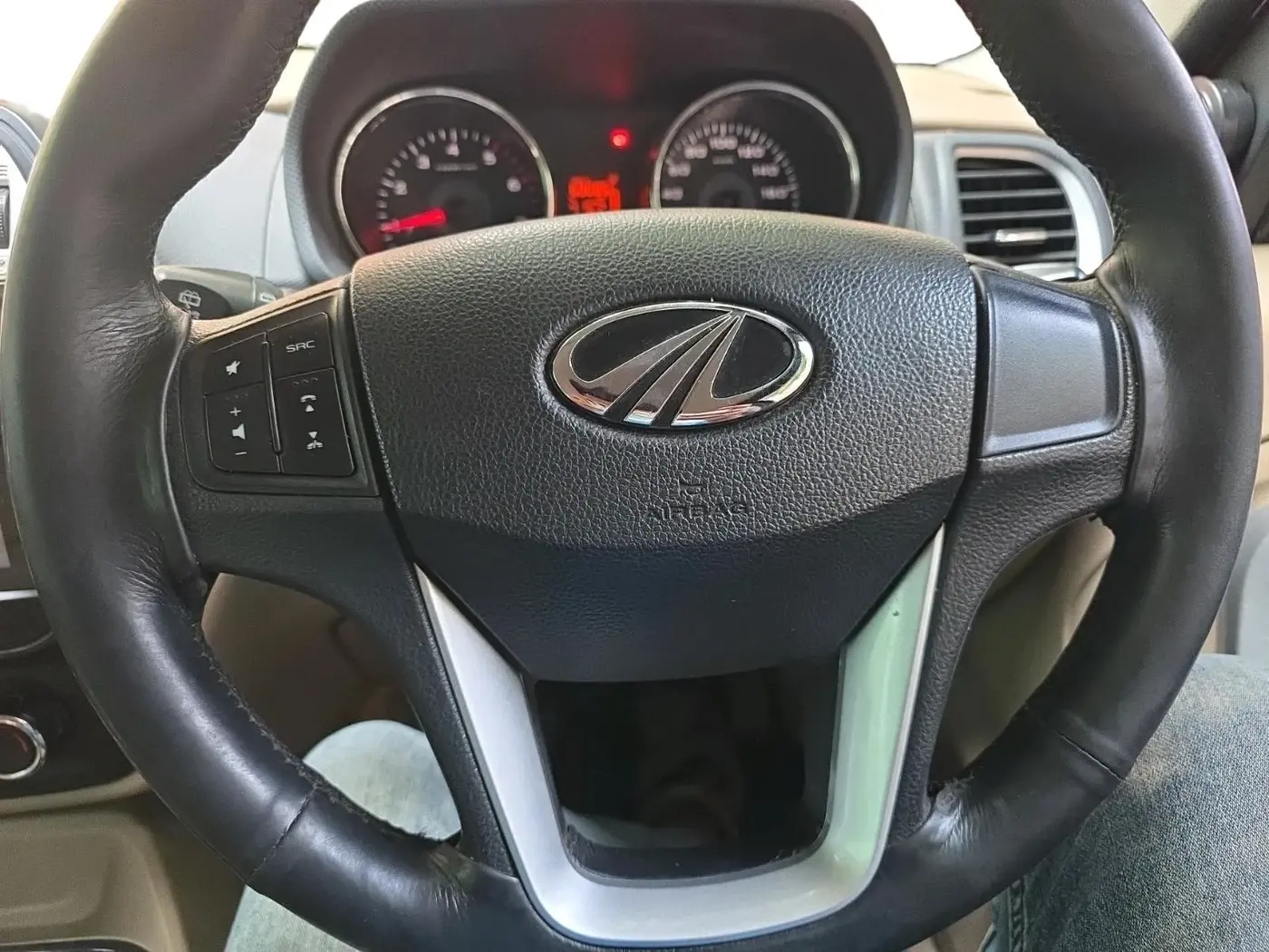 2017 Mahindra TUV300 T8, Diesel, Manual, 70,429 km, interior
