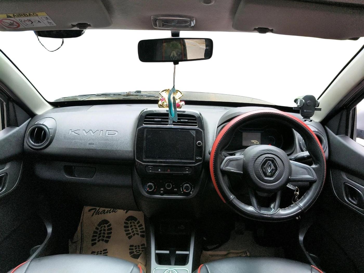 2022 Renault Kwid RXT 1.0 AMT, Petrol, Automatic, 49,899 km, interior