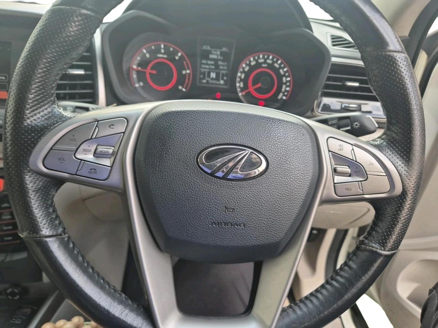 2020 Mahindra XUV300 W8 (O) 1.5 DIESEL, Diesel, Manual, 55,955 km, interior