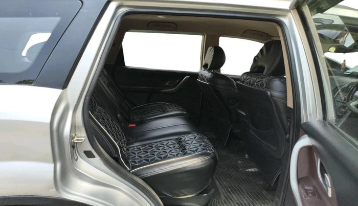 2013 Mahindra XUV500 W8, Diesel, Manual, 1,02,191 km, interior