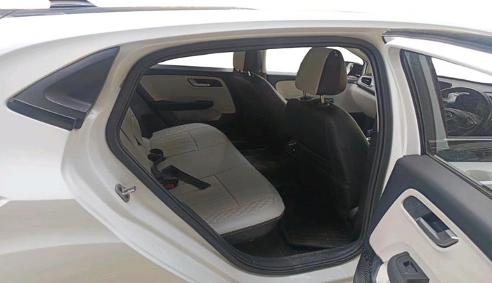 2023 Tata ALTROZ XZ + SUNROOF, Petrol, Manual, 24,639 km, interior