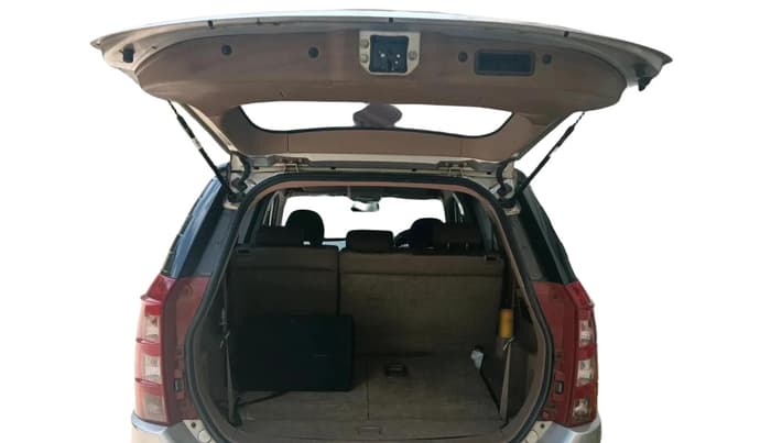 2014 Mahindra XUV500 W4, Diesel, Manual, 1,06,486 km, exterior