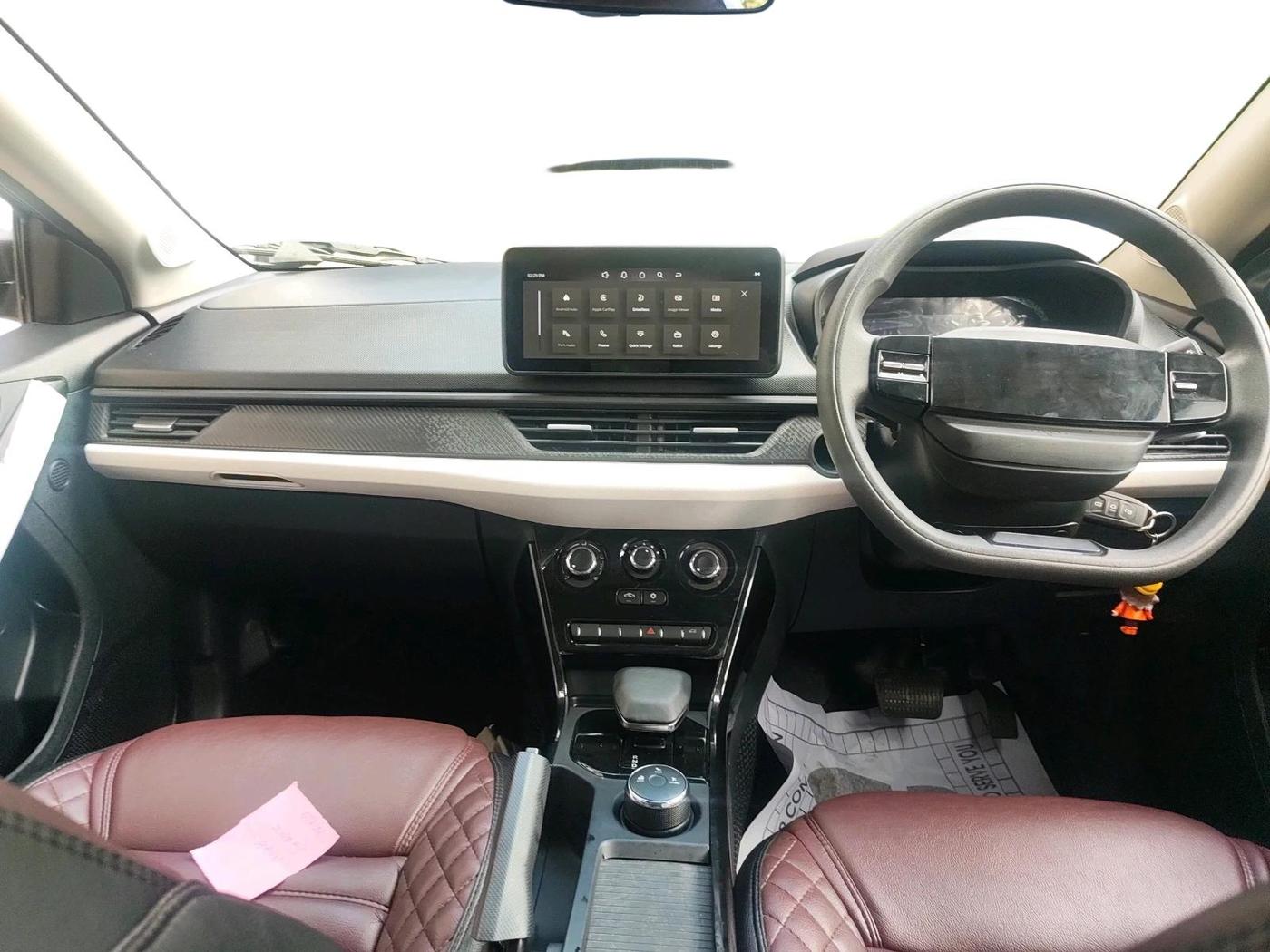2025 Tata NEXON Pure Plus (S) 1.2 Petrol 6AMT, Petrol, Automatic, 1,914 km, interior