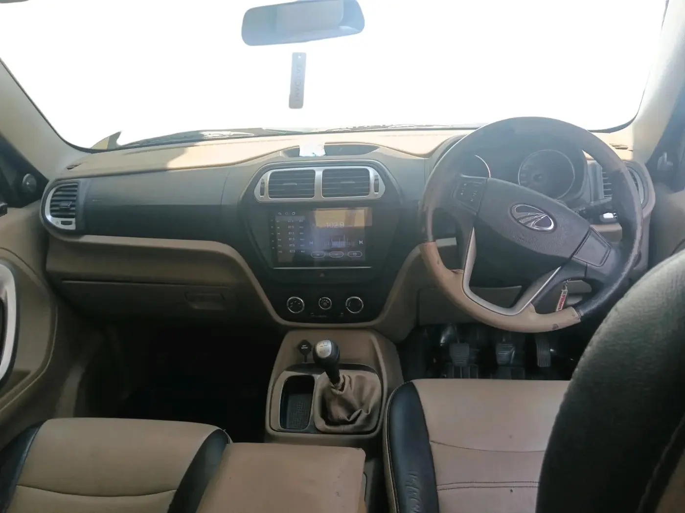 2016 Mahindra TUV300 T8, Diesel, Manual, 76,188 km, interior
