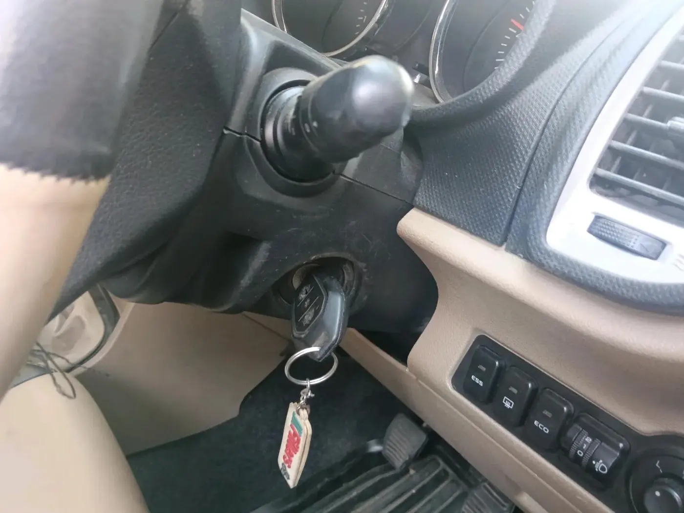2016 Mahindra TUV300 T8, Diesel, Manual, 76,188 km, interior