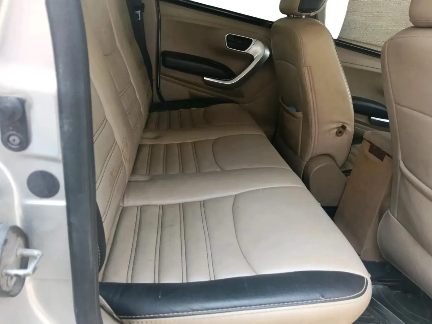 2016 Mahindra TUV300 T8, Diesel, Manual, 76,188 km, interior