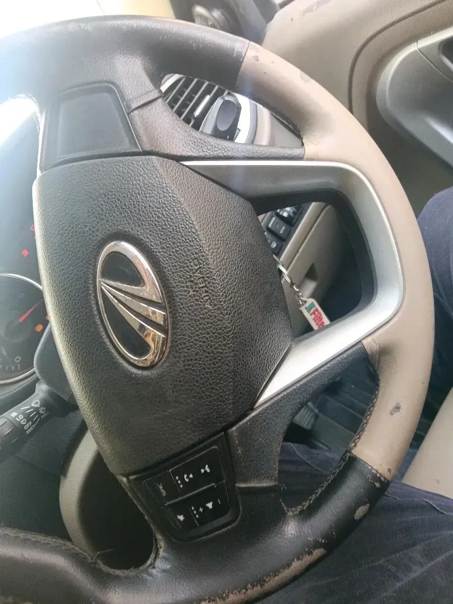 2016 Mahindra TUV300 T8, Diesel, Manual, 76,188 km, interior