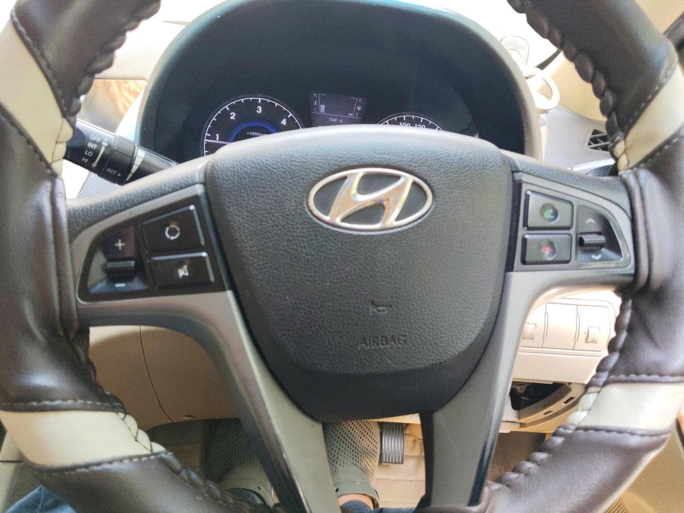 2015 Hyundai Verna FLUIDIC 1.6 CRDI S(O) 4S, Diesel, Manual, 1,58,900 km, interior