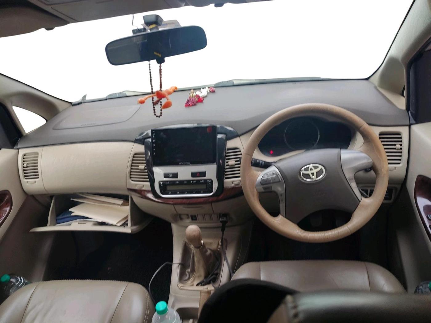 2013 Toyota Innova 2.5 VX 8 STR, Diesel, Manual, 1,64,731 km, interior