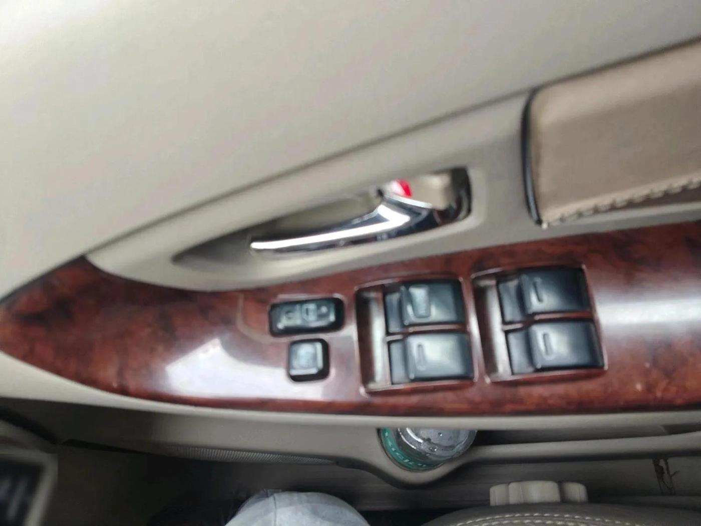 2013 Toyota Innova 2.5 VX 8 STR, Diesel, Manual, 1,64,731 km, interior