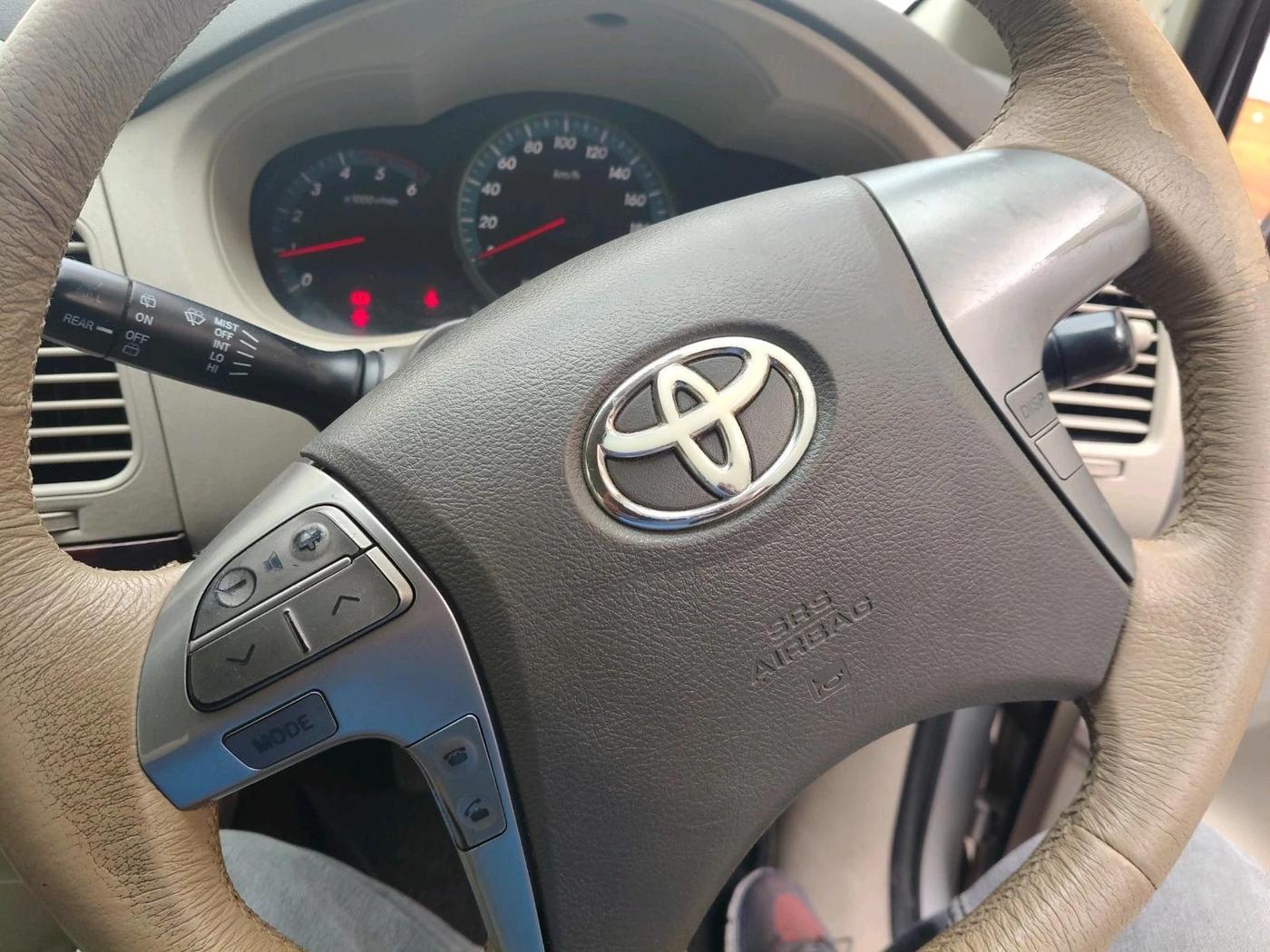 2013 Toyota Innova 2.5 VX 8 STR, Diesel, Manual, 1,64,731 km, interior