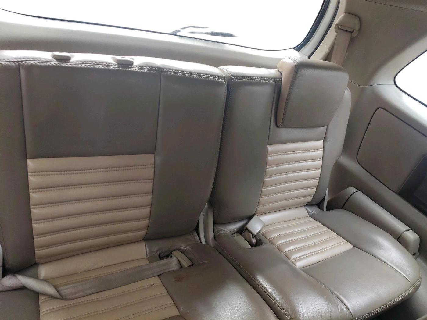 2013 Toyota Innova 2.5 VX 8 STR, Diesel, Manual, 1,64,731 km, interior