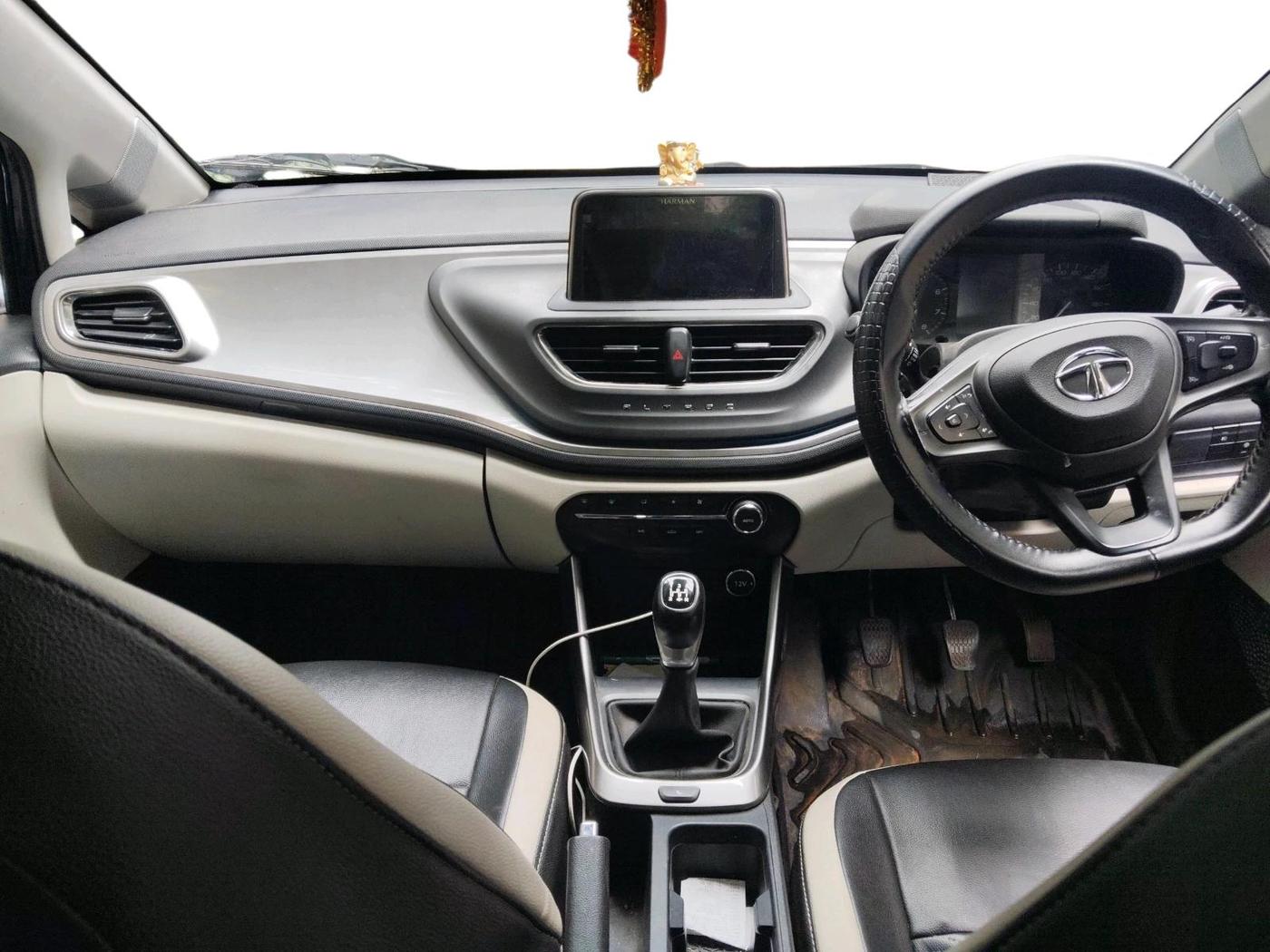 2023 Tata ALTROZ XZ PETROL, Petrol, Manual, 61,239 km, interior