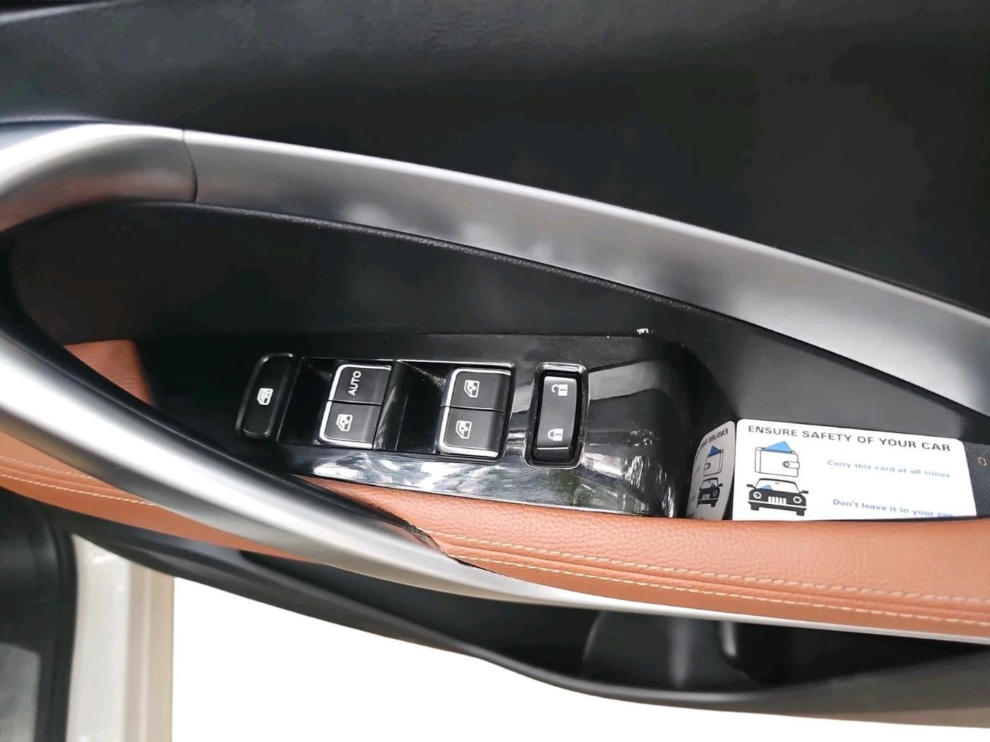 2020 MG HECTOR PLUS SHARP 1.5 PETROL TURBO DCT 6-STR, Petrol, Automatic, 29,404 km, interior