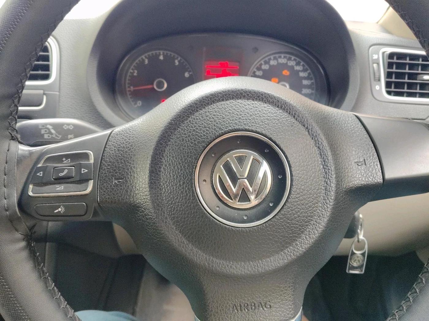 2013 Volkswagen Polo HIGHLINE1.2L, Petrol, Manual, 64,991 km, interior