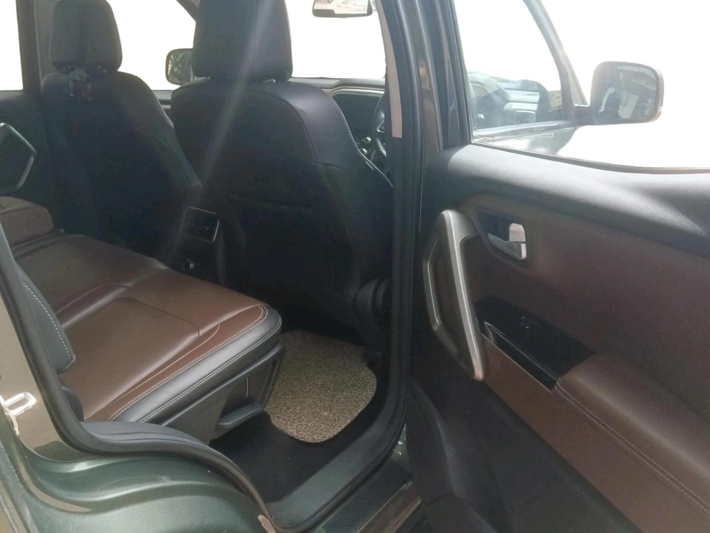 2024 Mahindra SCORPIO-N Z8 PETROL AT 7 STR, Petrol, Automatic, 32,975 km, interior