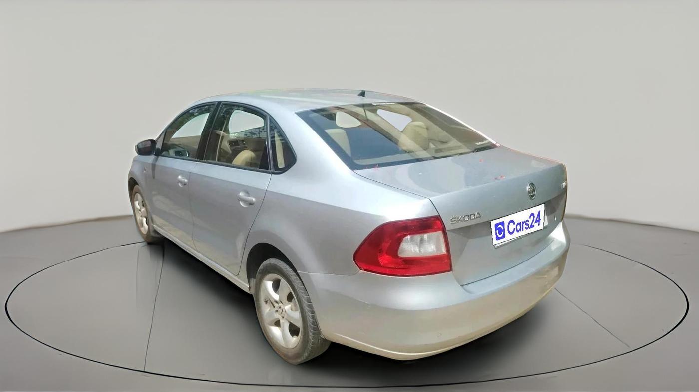 2014 Skoda Rapid AMBITION 1.6 MPI MT PLUS, Petrol, Manual, 38,108 km, exterior