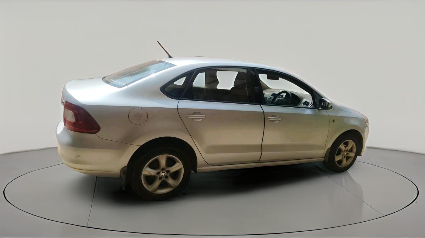 2014 Skoda Rapid AMBITION 1.6 MPI MT PLUS, Petrol, Manual, 38,108 km, exterior
