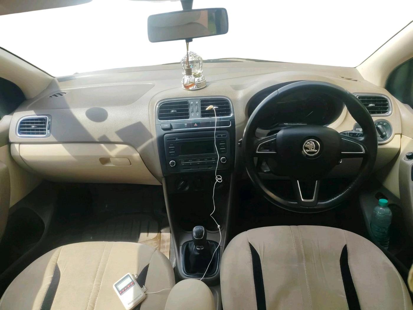 2014 Skoda Rapid AMBITION 1.6 MPI MT PLUS, Petrol, Manual, 38,108 km, interior