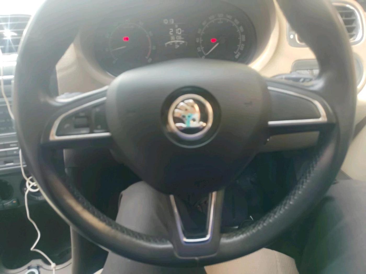 2014 Skoda Rapid AMBITION 1.6 MPI MT PLUS, Petrol, Manual, 38,108 km, interior