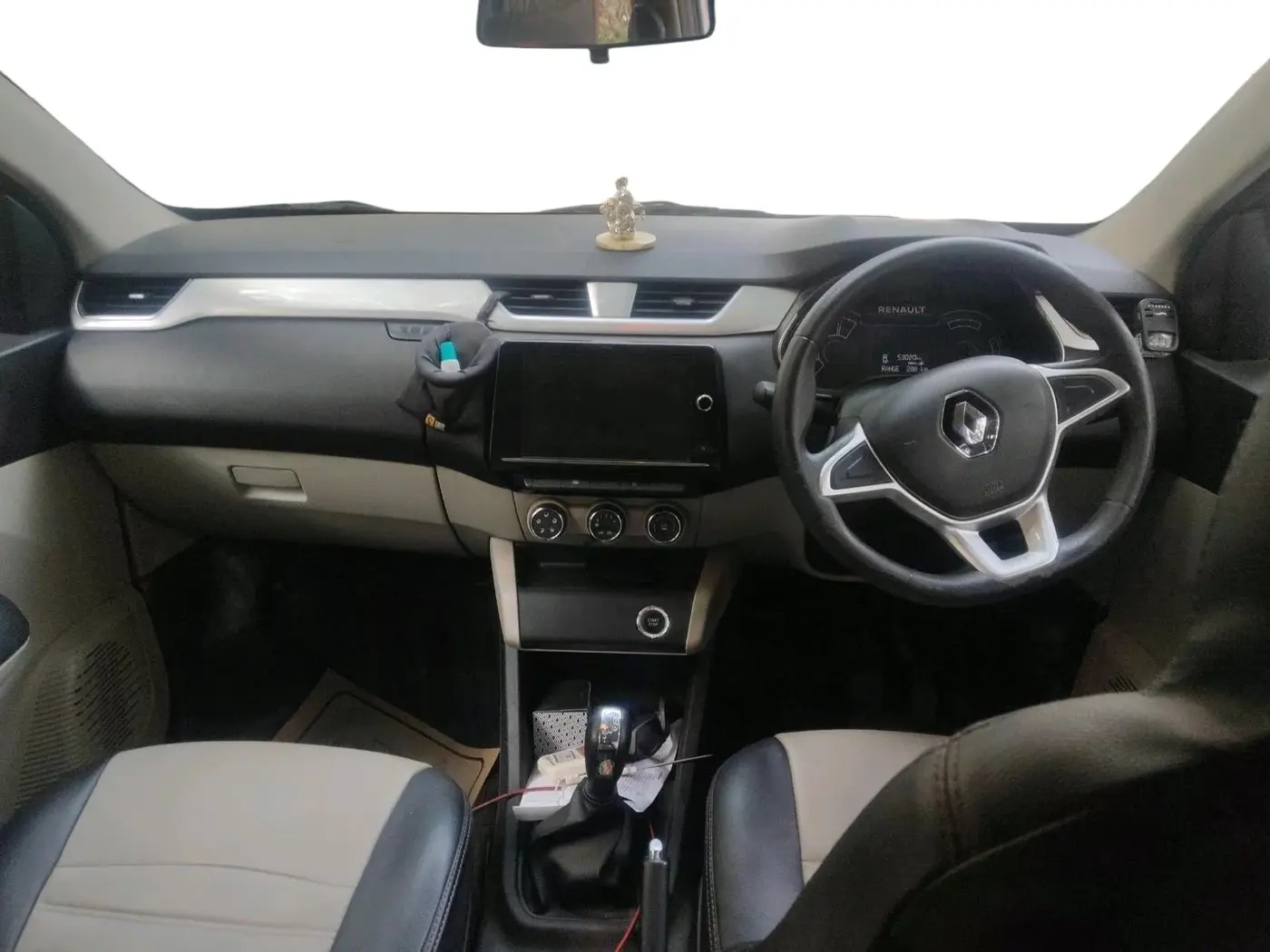 2020 Renault TRIBER RXZ AMT, Petrol, Automatic, 53,020 km, interior