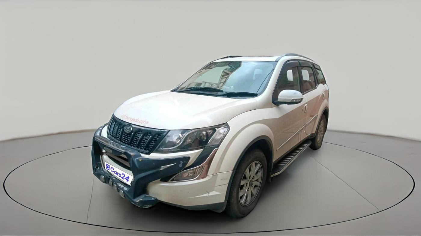 2016 Mahindra XUV500 W10 AT, Diesel, Automatic, 1,37,903 km, exterior