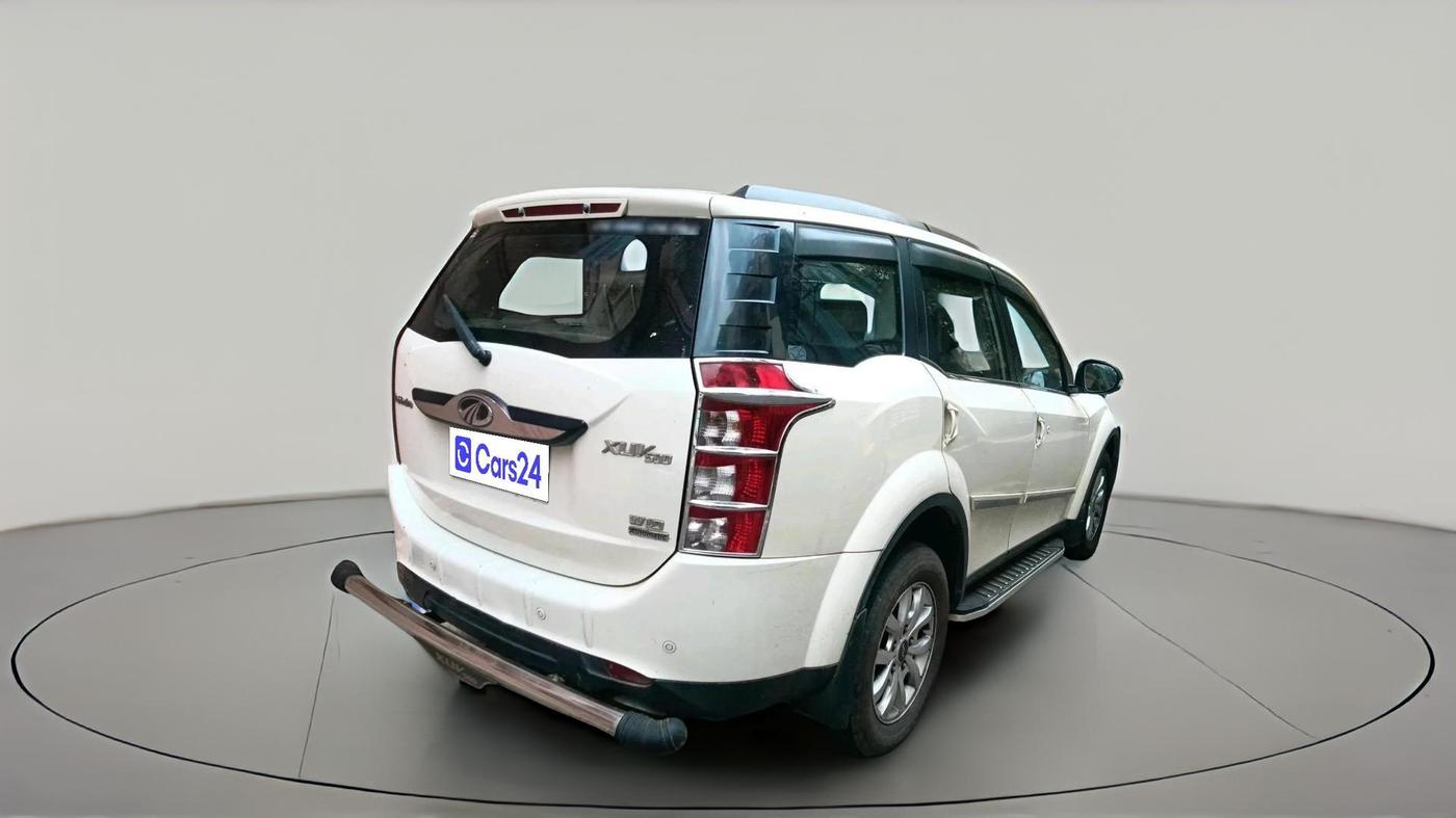 2016 Mahindra XUV500 W10 AT, Diesel, Automatic, 1,37,903 km, exterior
