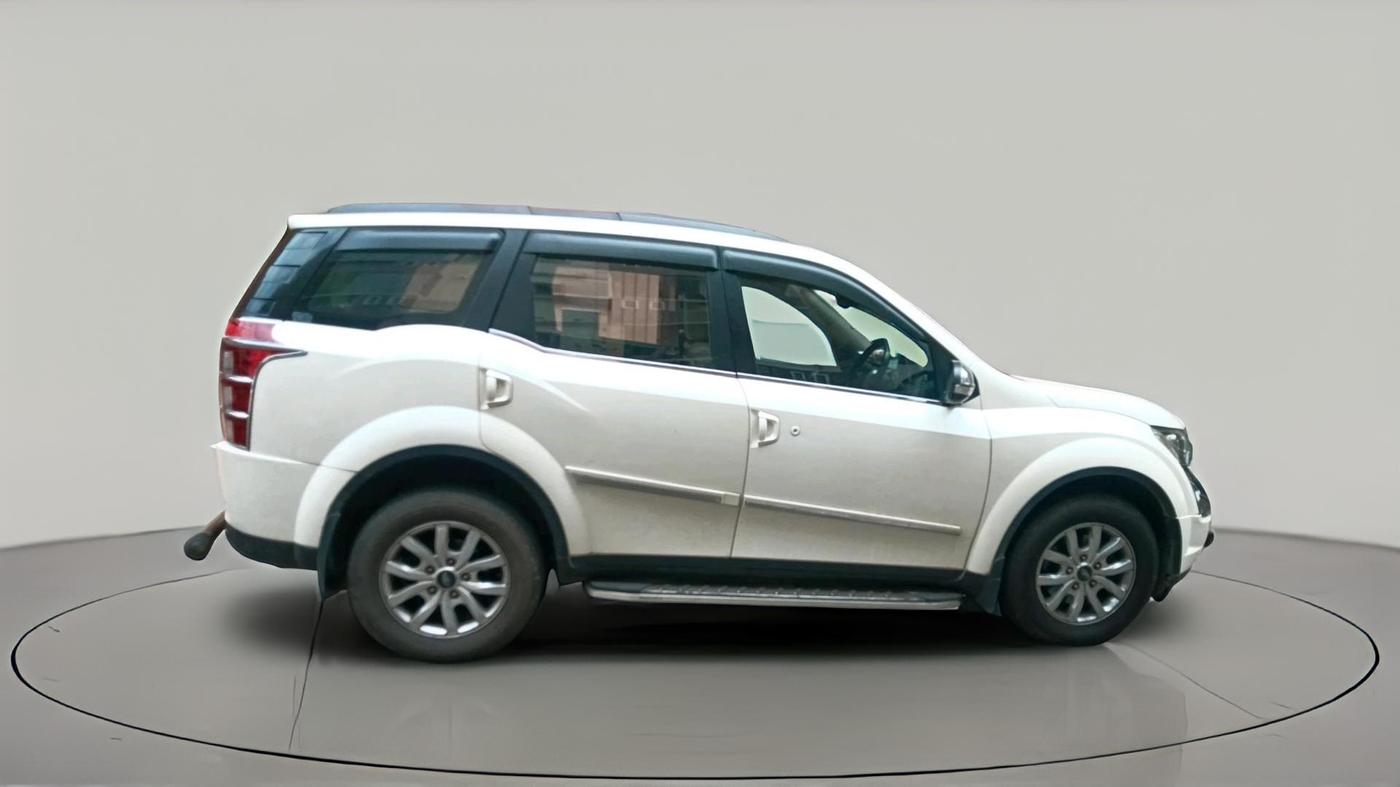 2016 Mahindra XUV500 W10 AT, Diesel, Automatic, 1,37,903 km, exterior