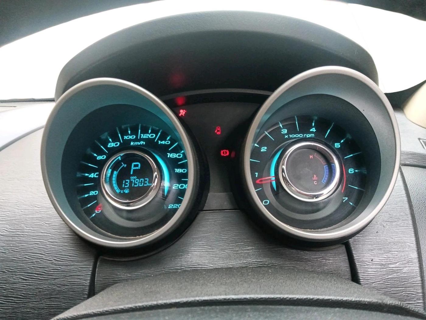 2016 Mahindra XUV500 W10 AT, Diesel, Automatic, 1,37,903 km, interior
