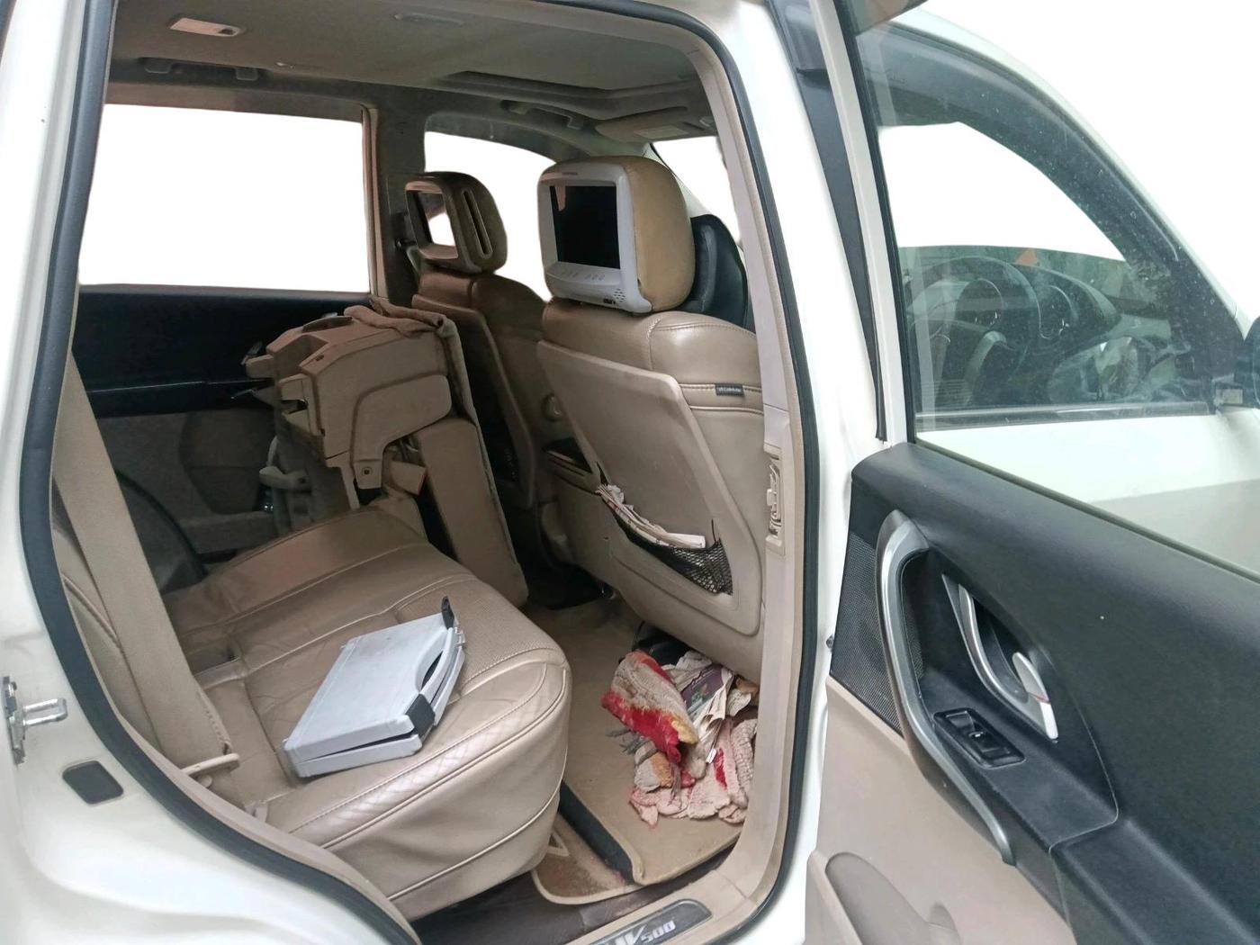 2016 Mahindra XUV500 W10 AT, Diesel, Automatic, 1,37,903 km, interior