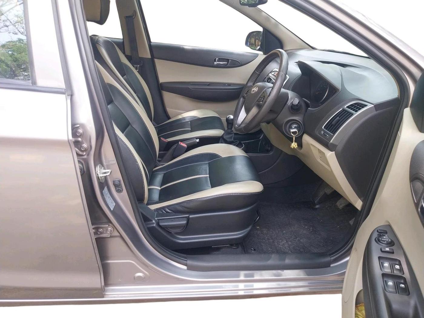 2013 Hyundai i20 SPORTZ 1.2, Petrol, Manual, 45,199 km, interior