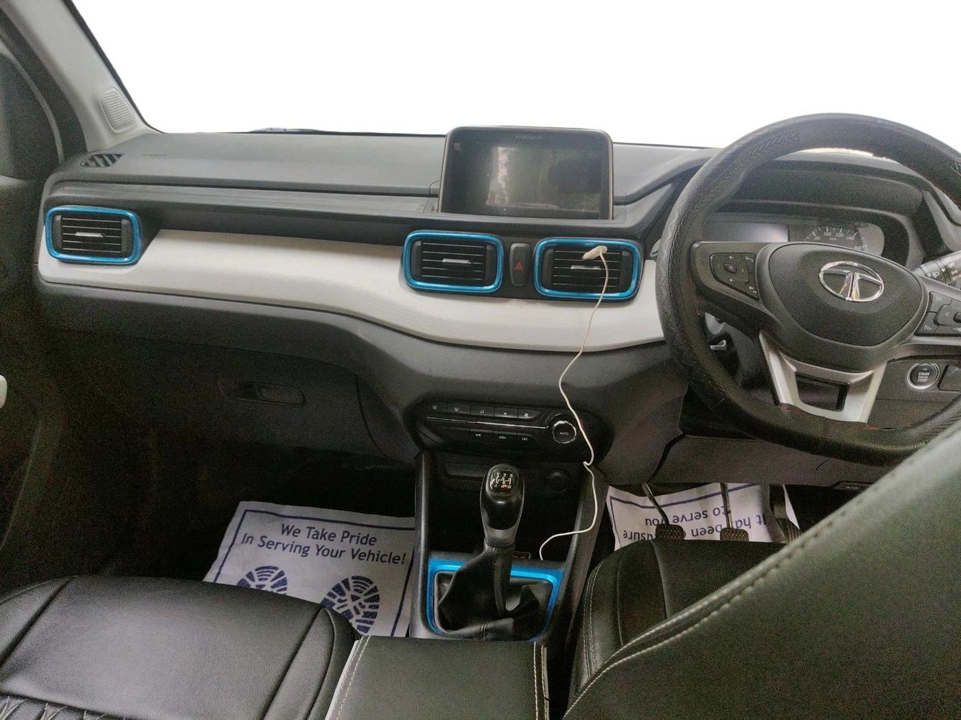 2023 Tata PUNCH CREATIVE  MT, Petrol, Manual, 27,672 km, interior