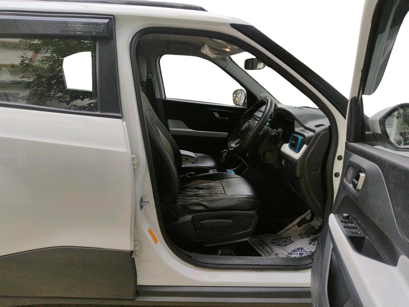 2023 Tata PUNCH CREATIVE  MT, Petrol, Manual, 27,672 km, interior