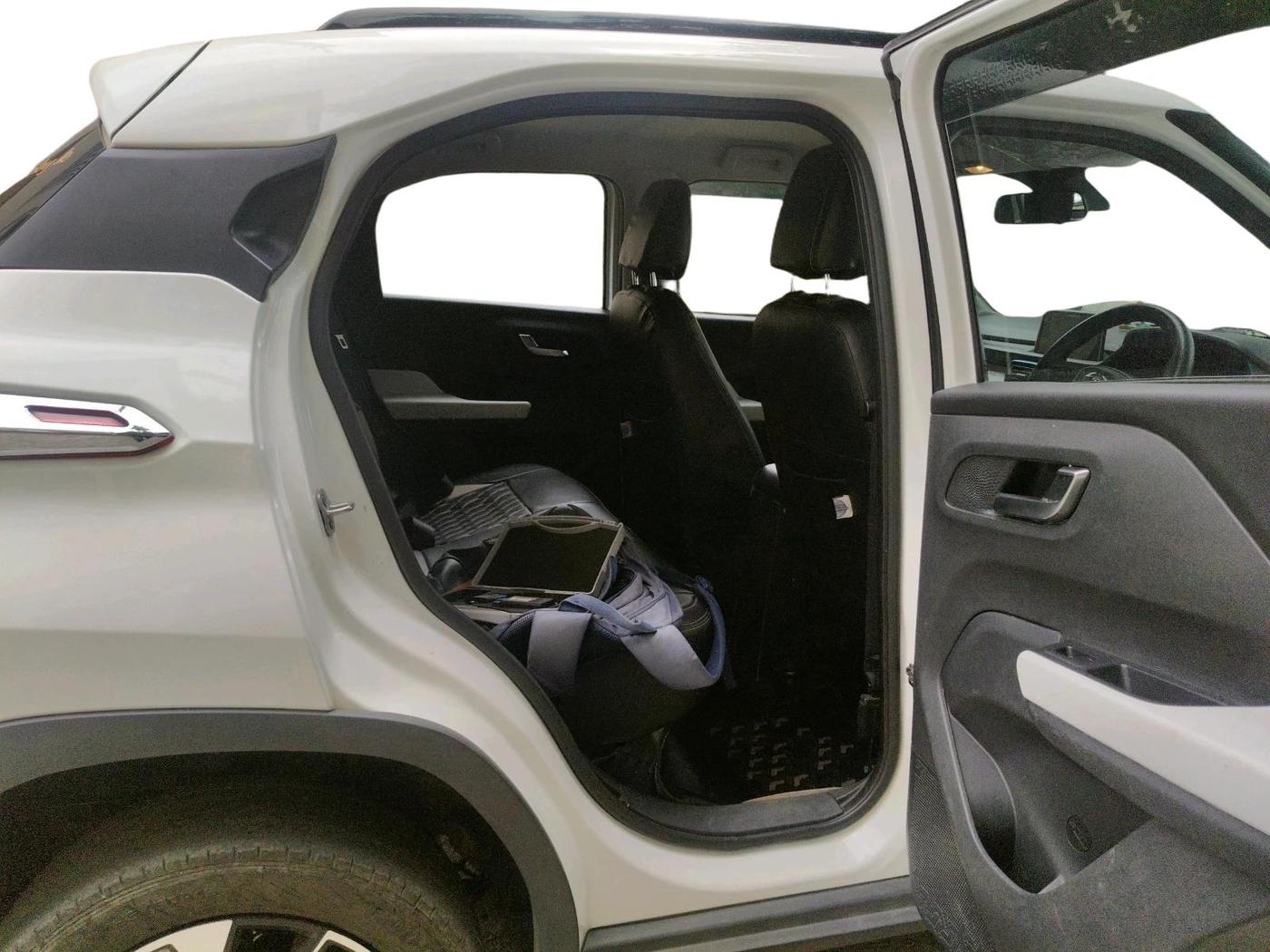 2023 Tata PUNCH CREATIVE  MT, Petrol, Manual, 27,672 km, interior