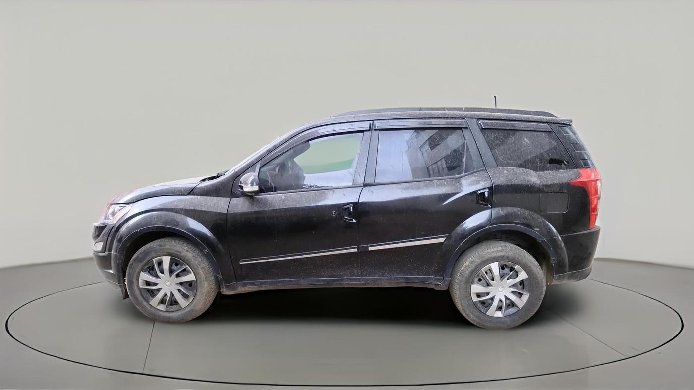 2017 Mahindra XUV500 W6 1.99, Diesel, Manual, 86,896 km, exterior