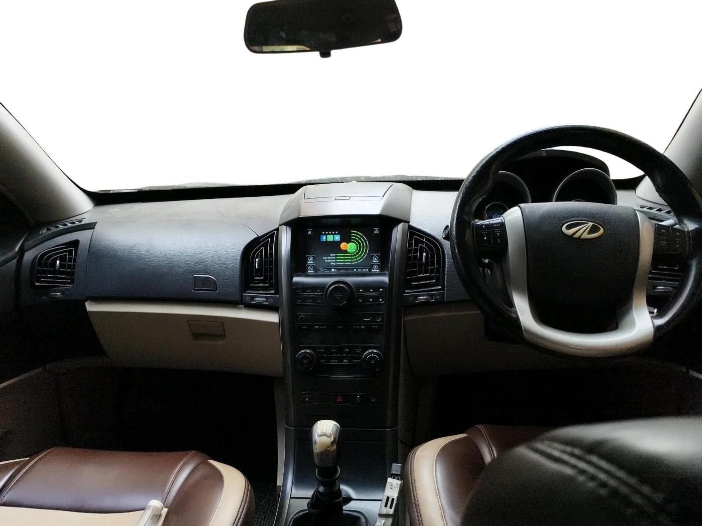 2017 Mahindra XUV500 W6 1.99, Diesel, Manual, 86,896 km, interior