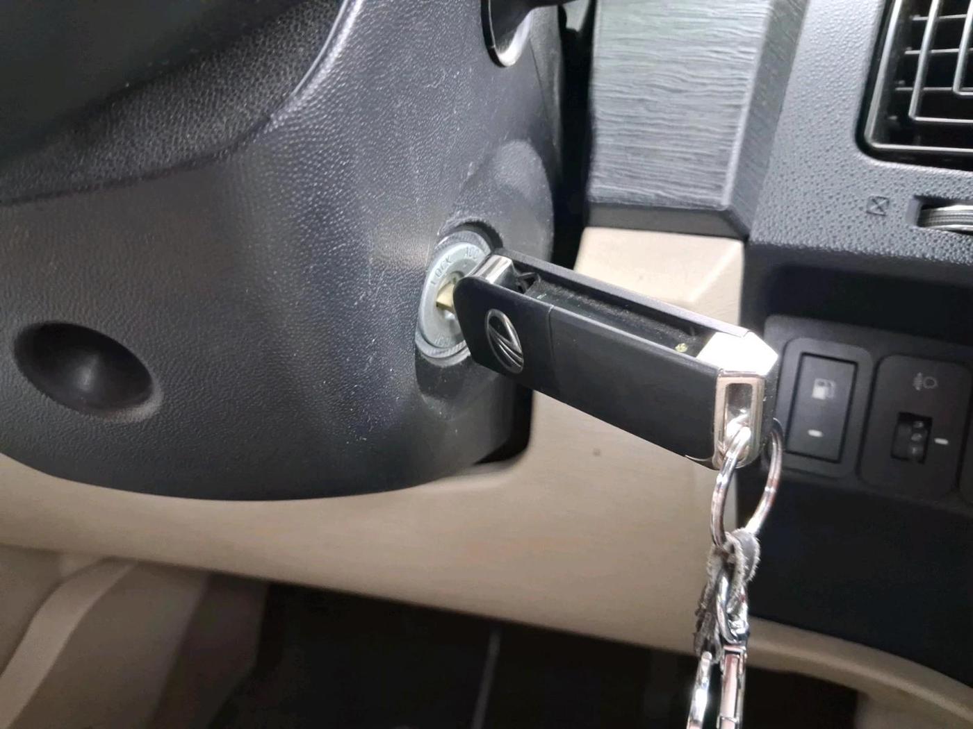 2016 Mahindra XUV500 W10 AT, Diesel, Automatic, 1,17,313 km, interior