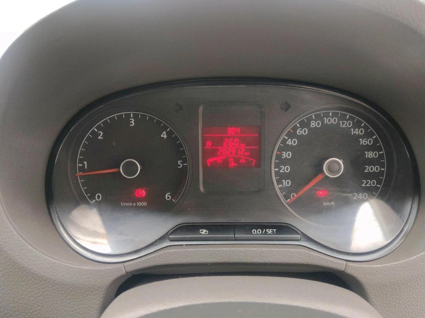2013 Volkswagen Vento HIGHLINE DIESEL 1.6, Diesel, Manual, 2,02,912 km, interior